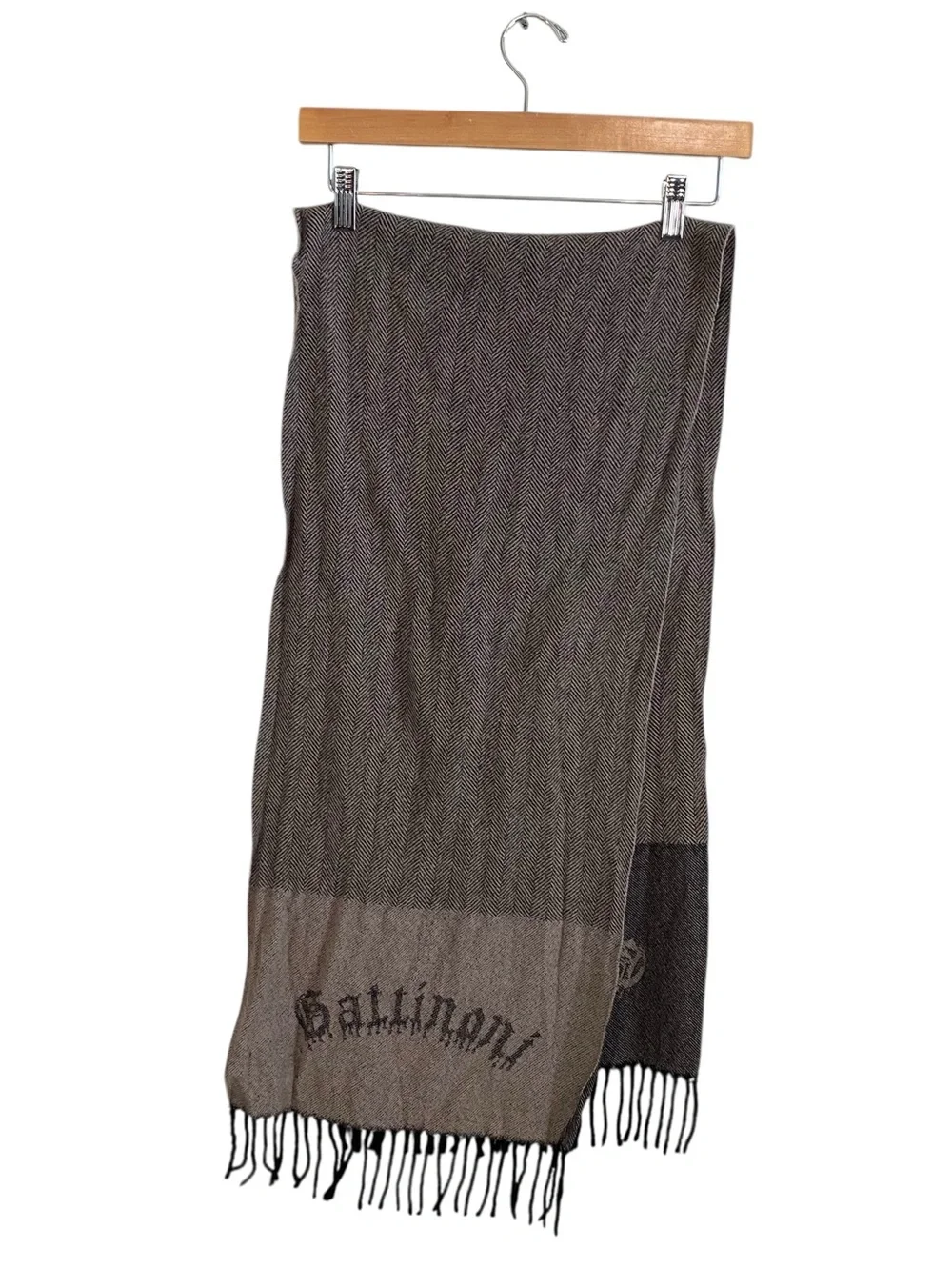 Gattinoni Neutral Herringbone Italian Made in Italy Lambswool Fringe Scarf